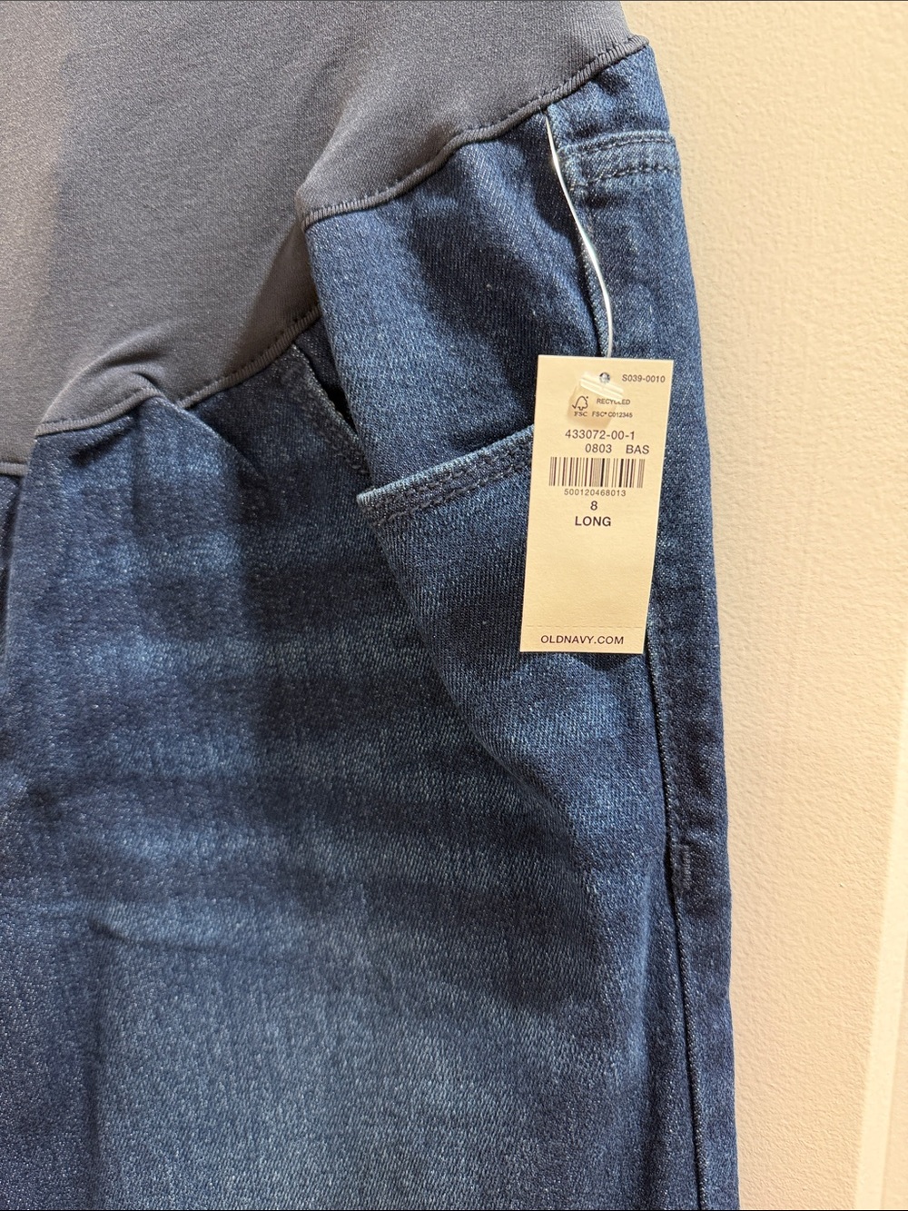 NWT! Old Navy Maternity Women’s Wow Skinny Jeans (8 Long)  with Stretch Panel - Picture 2 of 4